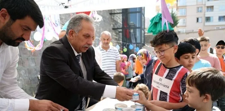 BAŞKAN YALÇIN'DAN YAZ KURAN KURSU ÖĞRENCİLERİNE DONDURMA İKRAMI
