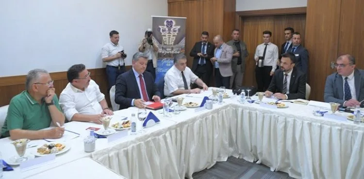 BÜYÜKKILIÇ: “KAYSERİ’Yİ TÜRKİYE’NİN EN ÖNEMLİ TURİZM DESTİNASYONLARINDAN BİRİ YAPMA GAYRETİNDEYİZ”