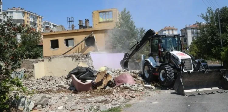 BATTALGAZİ 2. ETAP KENTSEL DÖNÜŞÜM İÇİN YIKIMLAR DEVAM EDİYOR
