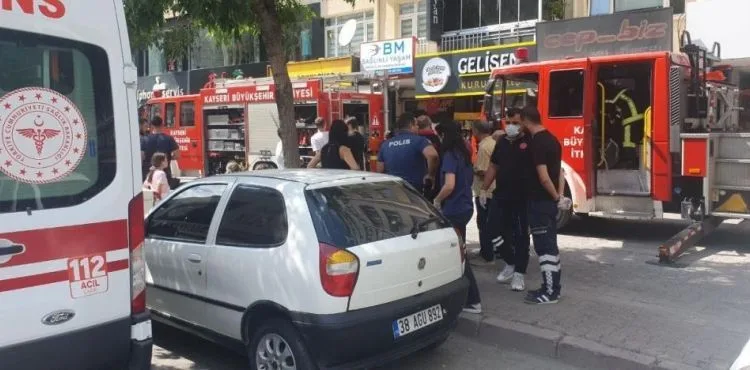 7. kattaki evin balkonunda çıkan yangın söndürüldü