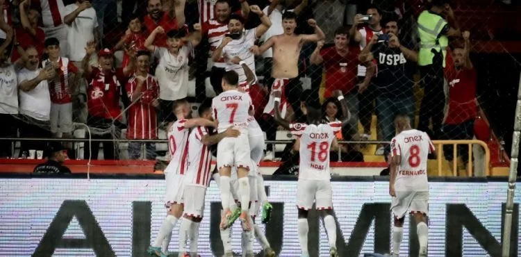 Trabzonspor Antalya'da hezimete uğradı