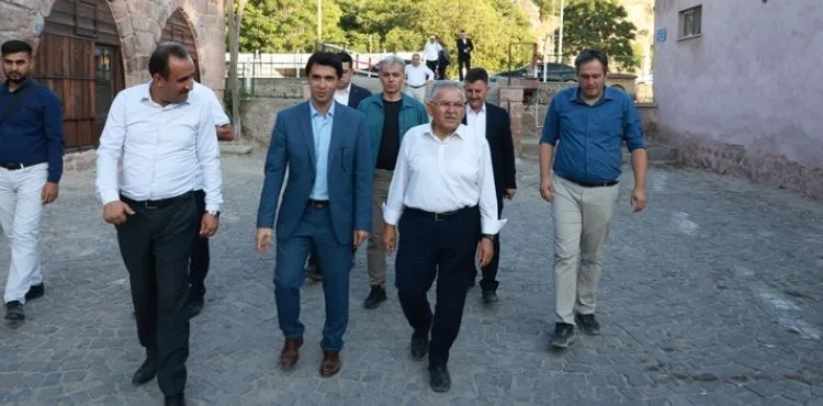 VALİLİK VE BÜYÜKŞEHİR EL ELE, TARİHİ ARASTA ÇARŞISI’NI YENİ YÜZÜNE KAVUŞTURDU