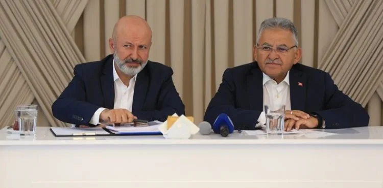 BAŞKAN BÜYÜKKILIÇ’TAN KOCASİNAN’DA MUHTARLARLA İSTİŞARE TOPLANTISI
