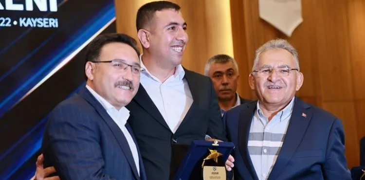 BÜYÜKKILIÇ, ASHİB ÖDÜL TÖRENİ’NDE KONUŞTU: “2022 YILINDA TARIM VE HAYVANCILIKTAKİ HEDEFİMİZ 100 MİLYON TL DESTEK”
