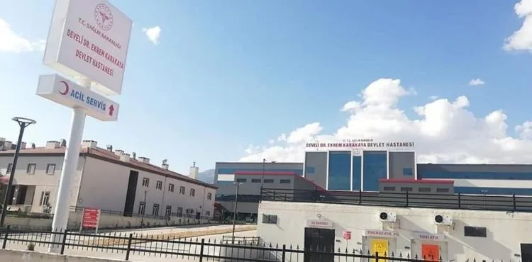 Develi'deki Dr. Ekrem Karakaya Devlet Hastanesi'nin tabelaları asıldı