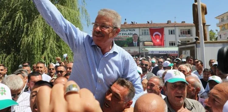 BAŞKAN AKAY’A, BOĞAZLIYAN’DA SEVGİ SELİ