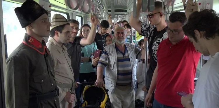 GENÇ KAYMEK’TEN TRAMVAYDA ZAFER BAYRAMI’NA ÖZEL FARKINDALIK ETKİNLİĞİ