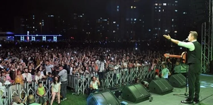 BÜYÜKŞEHİR’İN KONSERLERİ İLE ZAFER BAYRAMI COŞKUSU DOYASIYA YAŞANDI