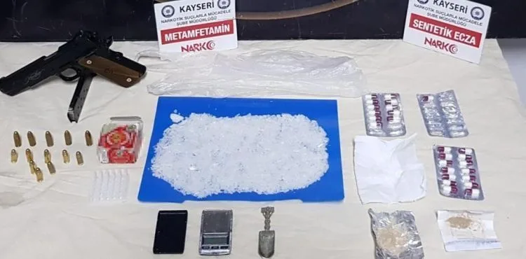 Uyuşturucu taciri kovalamaca sonucu yakalandı