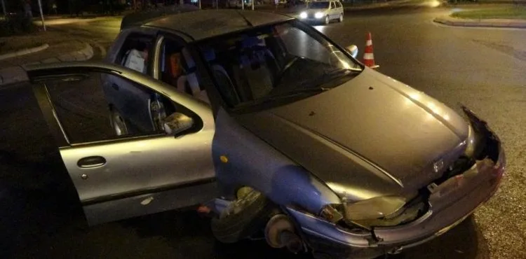 Polisten kaçan araç kaza yaptı: 2 gözaltı