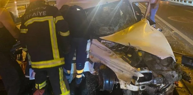 Kayseri'de feci kaza: Sıkıştığı araçtan güçlükle çıkarıldı