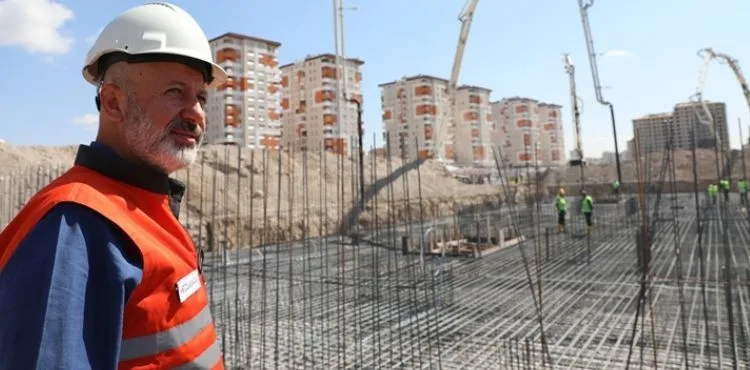 BAŞKAN ÇOLAKBAYRAKDAR; "KENTSEL DÖNÜŞÜMLE AYRICALIKLI YAŞAM SUNUYORUZ"