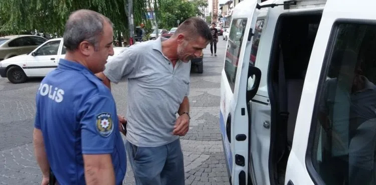 Günün kahramanı: Canı pahasına şiddet gören kadını kurtardı