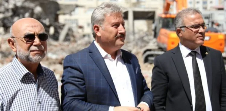 “50. YIL DEDEMAN ORTAOKULU’NDA YIKIM BAŞLADI”