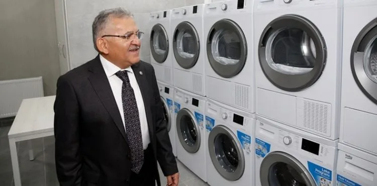 BÜYÜKKILIÇ: “SİZ DERSİNİZE ÇALIŞIN, BİZ ÇAMAŞIRLARINIZI YIKAYALIM”