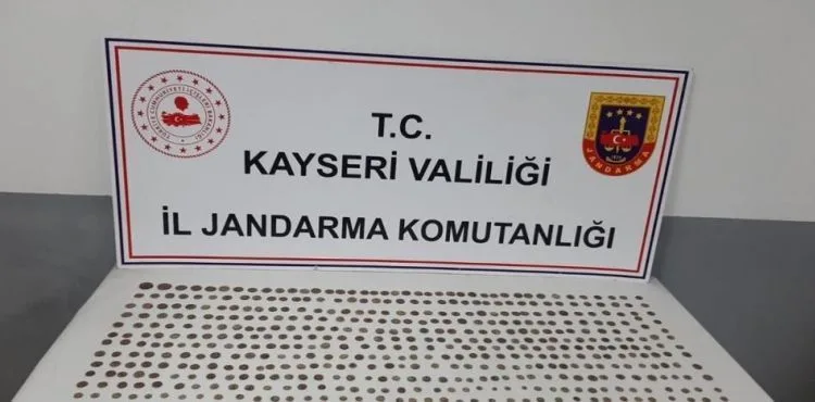 Jandarmadan tarihi eser operasyonu; 550 adet sikke ele geçirildi