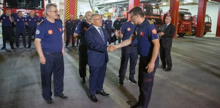 BÜYÜKKILIÇ, MERSİN'DE FEDAKÂRCA GÖREV YAPAN İTFAİYE ERLERİNİ KARŞILADI