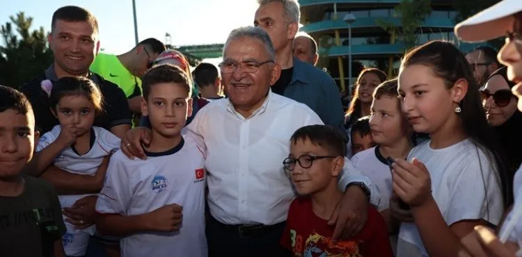 BAŞKAN BÜYÜKKILIÇ, BİNLERCE GENÇ VE AİLESİNİN COŞKUSUNA ORTAK OLDU