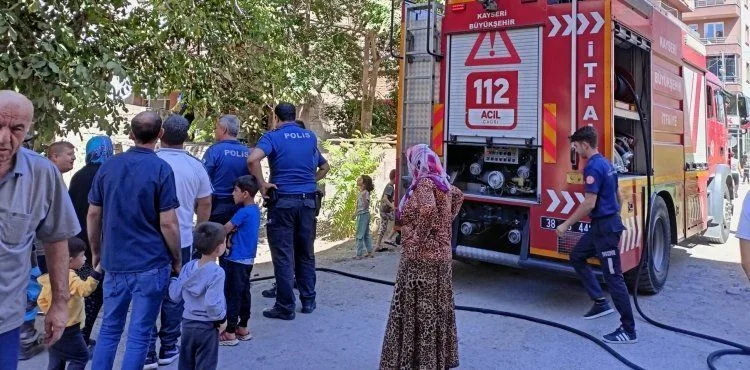 Apartmanın zemin katında yangın
