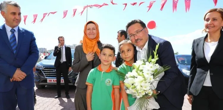 Vali Çiçek, “Öğrencilerinizin Hayatlarına Dokunun”