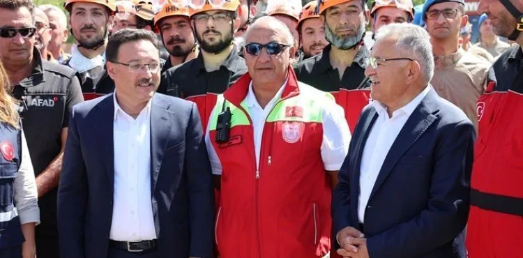 BAŞKAN BÜYÜKKILIÇ, VALİ ÇİÇEK İLE BİRLİKTE ‘AFAD’ TATBİKATINI İZLEDİ, BAKAN SOYLU TATBİKATI TELEFONDA ANLATTI