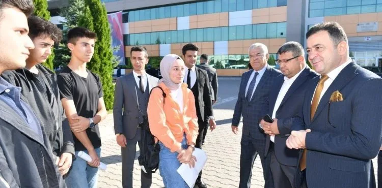 KAYSERİ OSB TEKNİK KOLEJİ 2022-2023 EĞİTİM YILI TÖRENLE AÇILDI