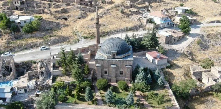 3 asırlık cami, yıllara meydan okuyor