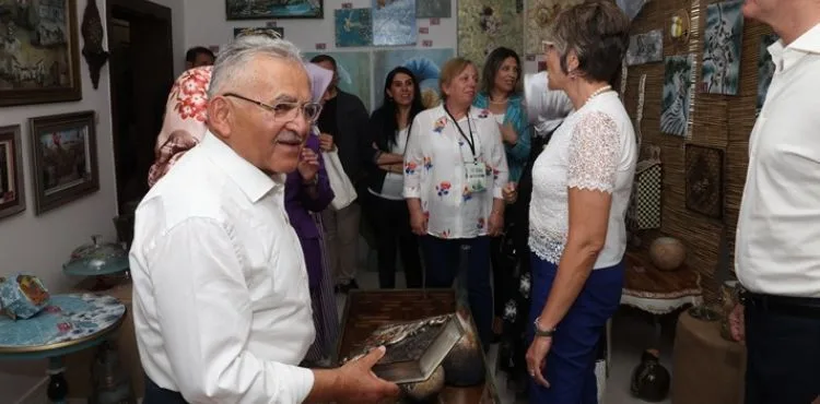 BÜYÜKŞEHİR’İN ERCİYES KADAR GÖRKEMLİ SERGİSİNE YOĞUN İLGİ