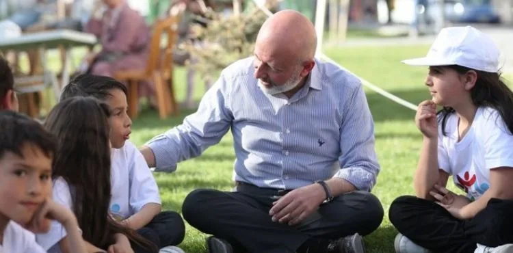 KOCASİNAN’IN ESTETİK GÖRÜNÜMLÜ PARKLARI GÖRSEL ŞÖLEN SUNUYOR