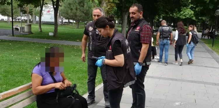 Narkotik polisinden 'torbacı' denetimi