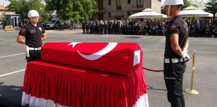 Kayserili polis kalbine yenik düştü