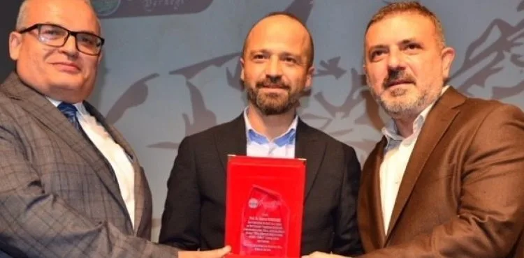 Türk Dünyası Aşık Edebiyatı’na Hizmet Ödülü Prof. Dr. Durbilmez’e