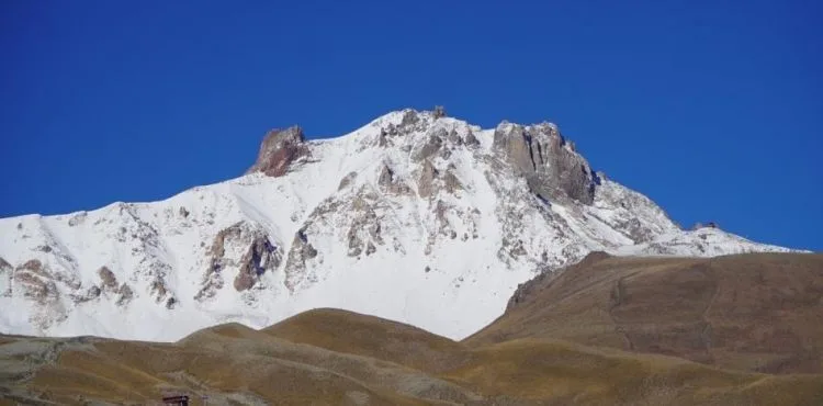 Erciyes beyaz örtüsünü giydi