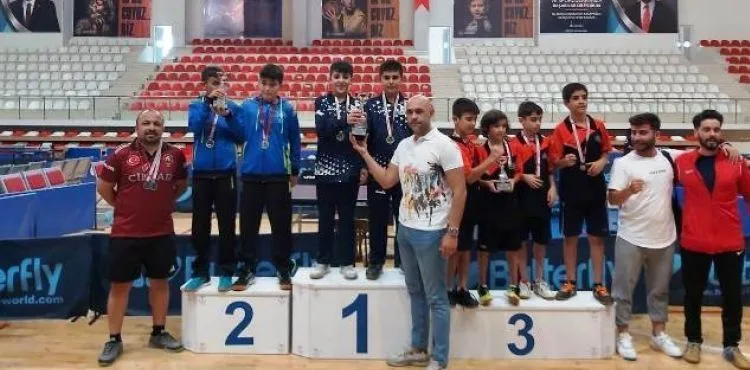 KOCASİNAN’IN MASA TENİSİ ERKEK VE BAYAN TAKIMI, YİNE ZİRVEDE