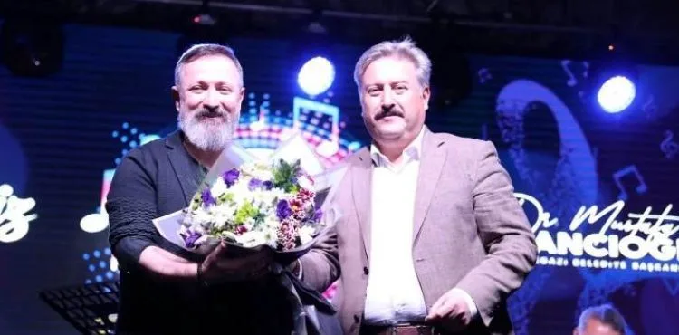 TALHA BORA ÖGE KONSERİYLE MELİKGAZİLİLER HEM COŞTU HEM HÜZÜNLENDİ