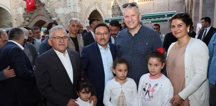 VALİLİK VE BÜYÜKŞEHİR’DEN 790 YILLIK TARİHİ KERVANSARAYDA MUHTEŞEM KONSER