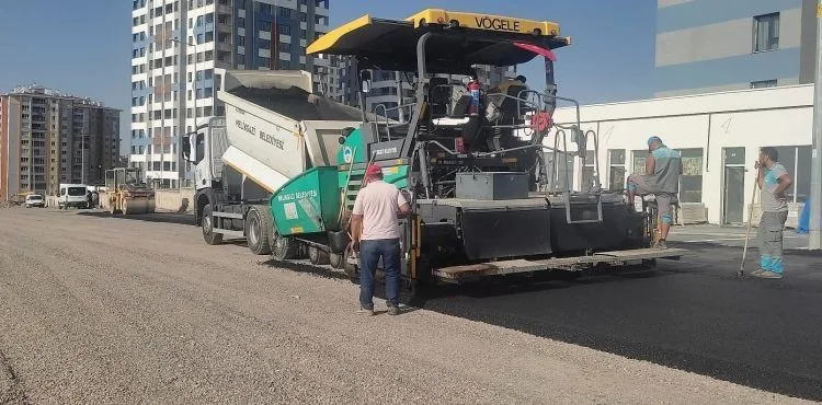 BAHÇELİEVLER MAHALLESİ’NDE 3 SOKAKTA ASFALTLAMA YAPILDI