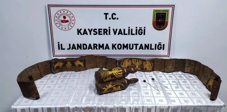 Operasyonla tarihi Tevrat kitabı ele geçirildi