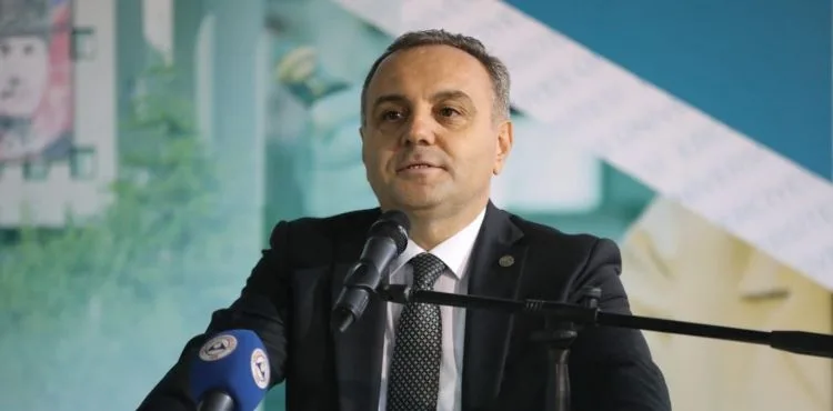 ERÜ Rektörü Altun, İdari Personel ile Bir Araya Geldi