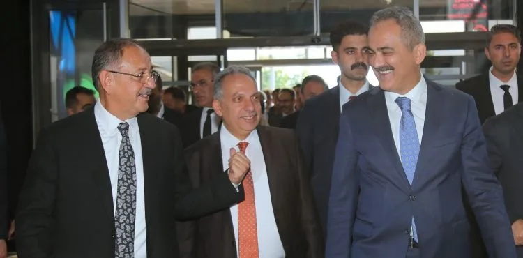 BAŞKAN YALÇIN, BAKAN ÖZER’E EĞİTİM YATIRIMLARINI ANLATTI