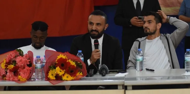 Kayserisporlu futbolcular Bernard Mensah ile Emrah Başsan öğrencilerle buluştu