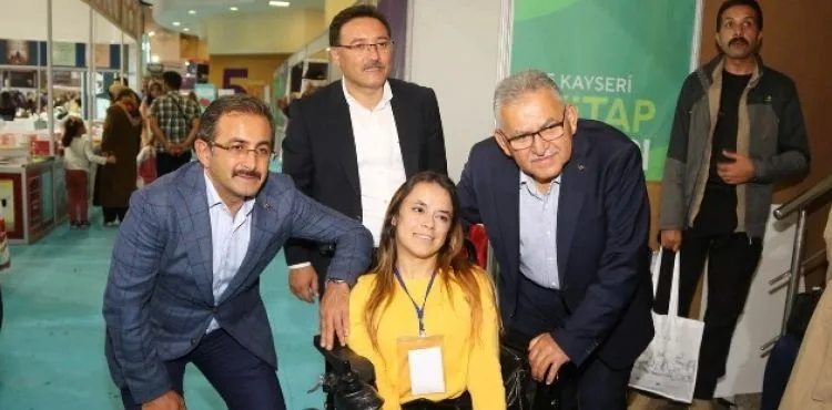 BAŞKAN BÜYÜKKILIÇ, VALİ GÖKMEN ÇİÇEK İLE BİRLİKTE 5. KAYSERİ KİTAP FUARI’NI ZİYARET ETTİ