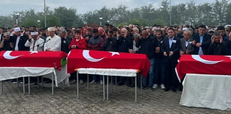 3 arkadaşın cenazesine yoğun katılım