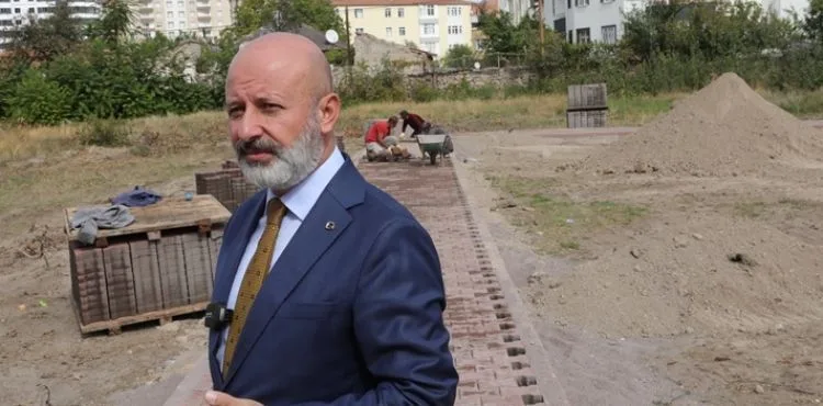 BAŞKAN ÇOLAKBAYRAKDAR; “YEŞİL ALAN AĞIRLIKLI PARKLARLA ŞEHRİN YEŞİL ORANINI ARTIRIYORUZ”