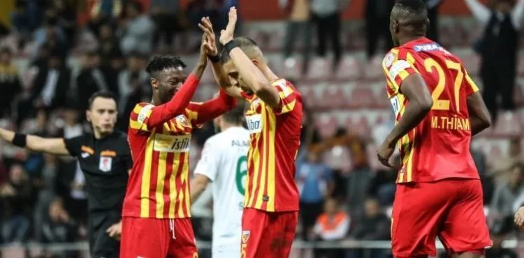 Majid Hosseini golle tanıştı