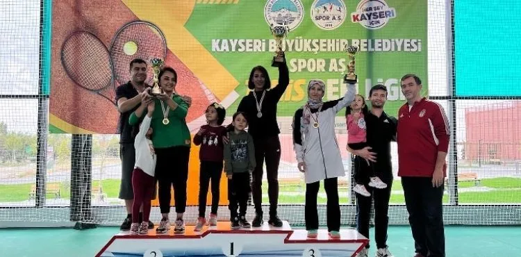 BÜYÜKŞEHİR’İN HEYECAN DOLU TENİS DEFİ LİGİ’NE 200 SPORCU KATILDI