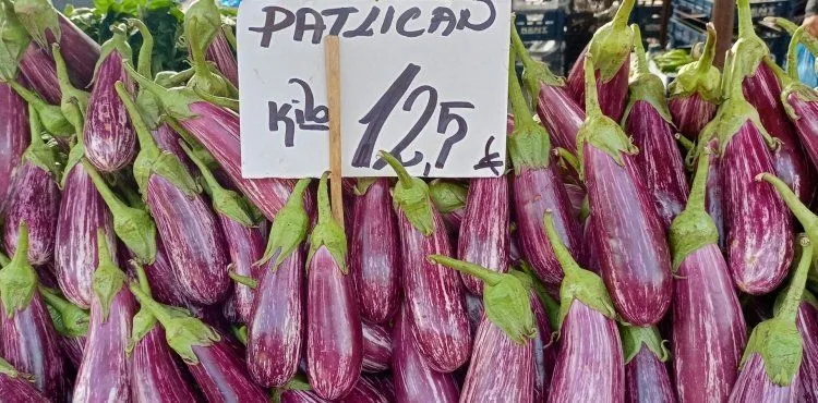 Semt pazarında bu haftanın sebze ve meyve fiyatları