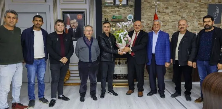 ESNAFLARDAN BAŞKAN ÖZTÜRK’E TEŞEKKÜR