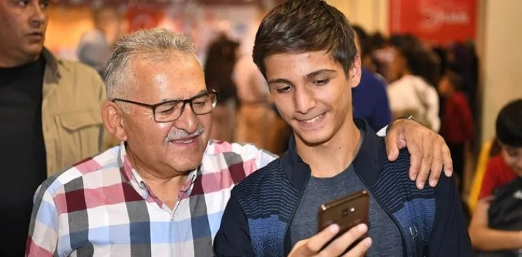 KAYSERİ KİTAP FUARI, ÜNLÜ YAZARLARIN UĞRAK YERİ OLDU