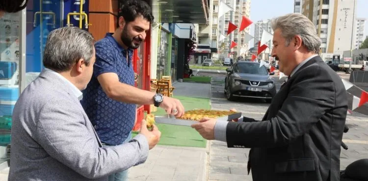 YILDIRIM BEYAZIT MAHALLESİ'NDE ÜÇ CADDENİN ASFALTI BİTMEK ÜZERE